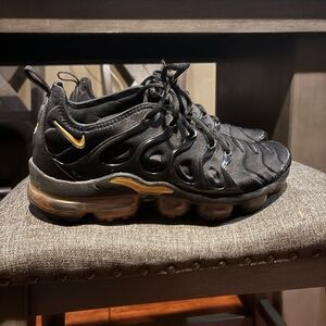 Nike Air Vapormax Plus in Black and Good color way.